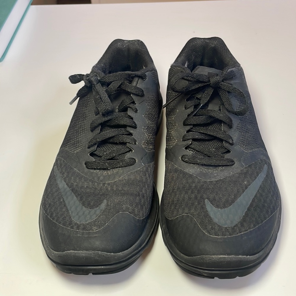 Nike Black Sneakers - Picture 1 of 4